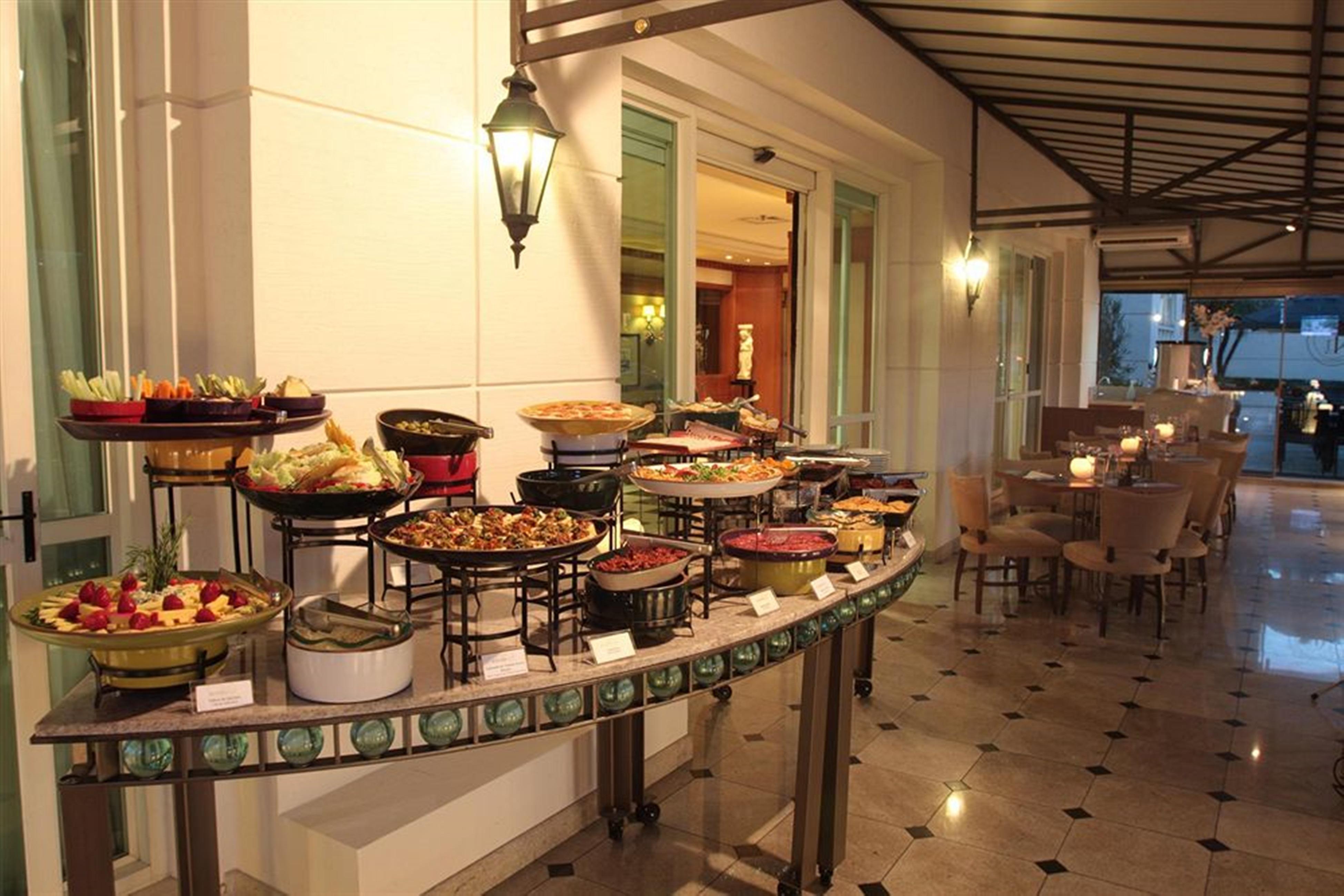 Gran Estanplaza Berrini Hotel São Paulo Ngoại thất bức ảnh A buffet at a hotel