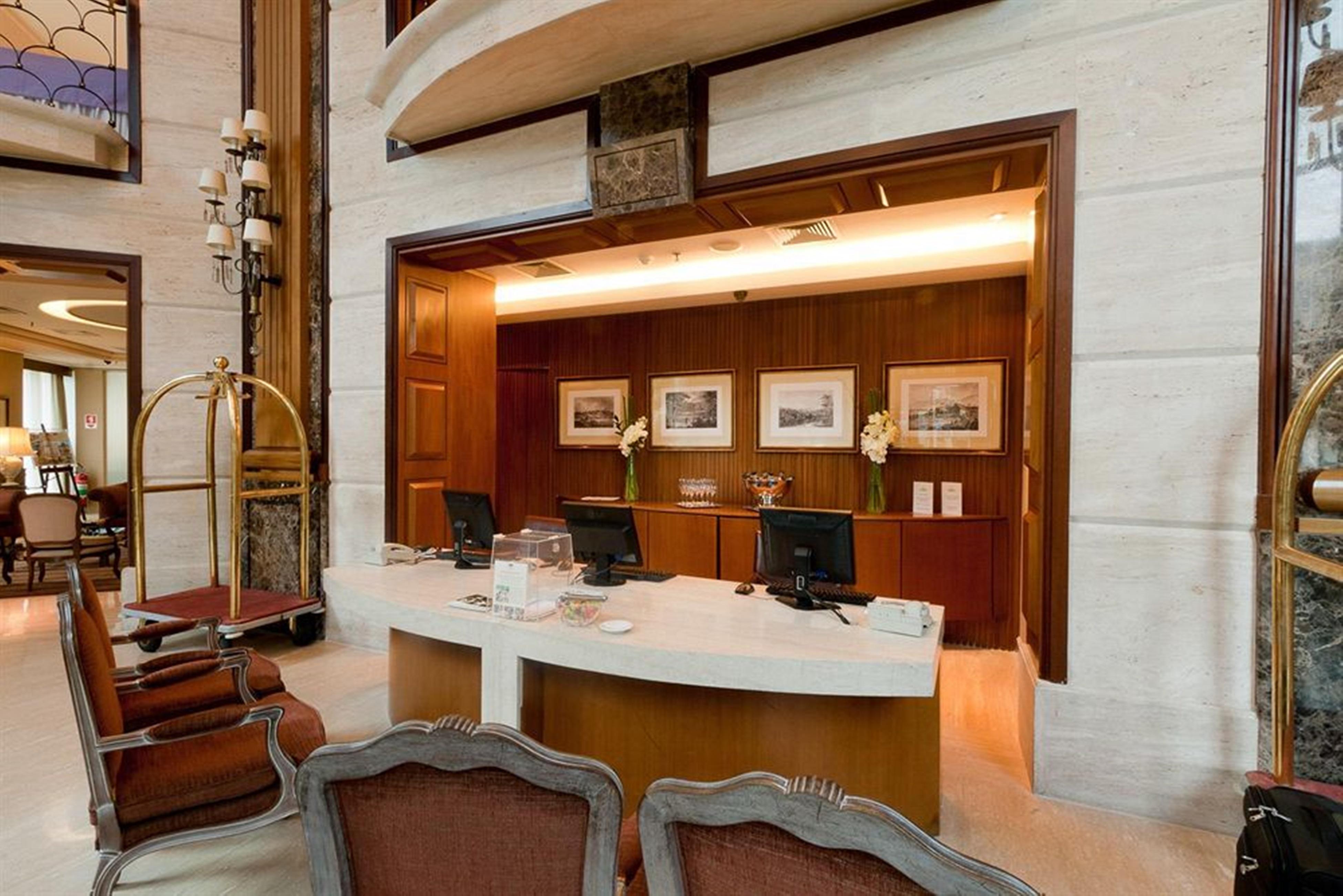 Gran Estanplaza Berrini Hotel São Paulo Ngoại thất bức ảnh Concierge desk at the Ritz-Carlton, Dubai